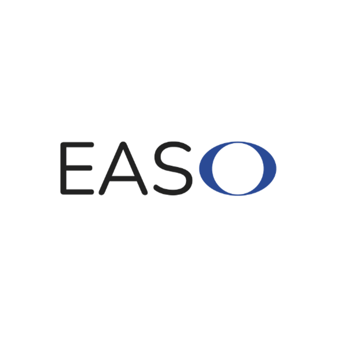 Logotipo de EASO con las letras E, A y S en negro y la letra O en azul con forma ovalada.